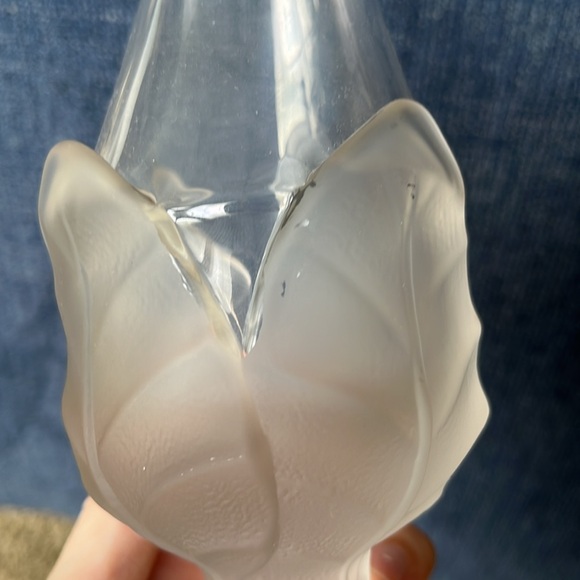 Viking frosted clear epic leaf swung vase - Picture 6 of 6